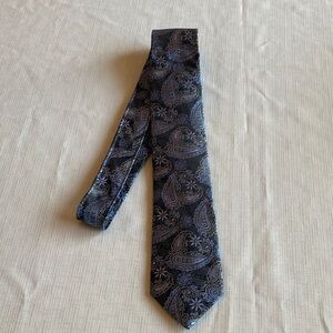 Classic Paisley Silk Tie in Navy and Light Blue